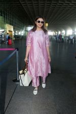 Parineeti Chopra wearing a bright pink dress white shoes sunglasses Burberry Horseferry Print Canvas leather handbag (11)_646f6d3d68f92.jpg