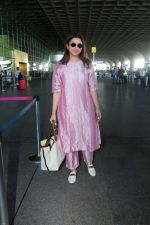 Parineeti Chopra wearing a bright pink dress white shoes sunglasses Burberry Horseferry Print Canvas leather handbag (12)_646f6d3e7da57.jpg