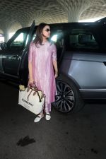 Parineeti Chopra wearing a bright pink dress white shoes sunglasses Burberry Horseferry Print Canvas leather handbag (20)_646f6d2e008b4.jpg