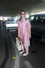 Parineeti Chopra wearing a bright pink dress white shoes sunglasses Burberry Horseferry Print Canvas leather handbag (5)_646f6d349605e.jpg
