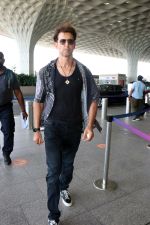 Hrithik Roshan in black teas unbuttoned shirt dark blue jeans and Converse Cons One Star Pro OX Shoes (1)_647205aaec057.jpg