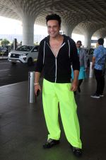 Krushna Abhishek in a black laced coat and fluorescent green pants and black sneakers (16)_64718db24d23b.jpg
