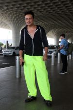 Krushna Abhishek in a black laced coat and fluorescent green pants and black sneakers (19)_64718db77a863.jpg