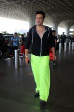 Krushna Abhishek in a black laced coat and fluorescent green pants and black sneakers (2)_64718d8922a8a.jpg