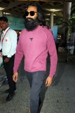 Dhanush wearing pink hoodie and sweat pant (3)_6474449f94873.jpg