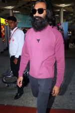 Dhanush wearing pink hoodie and sweat pant (5)_6474448ff359e.jpg