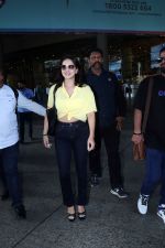 Sunny Leone is dressed in a yellow shirt blue jeans sunglasses and black high heels (12)_6474236cbb0ee.jpg