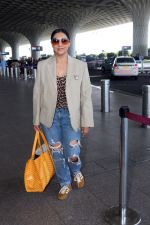 Gauahar Khan holding Villette Tote Bag wearing Gazelle Gucci Mesa White Red shoes, Balmain distressed effect finish jeans, overcoat and sunglasses (10)_6475d3f49f40b.jpg