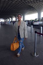 Gauahar Khan holding Villette Tote Bag wearing Gazelle Gucci Mesa White Red shoes, Balmain distressed effect finish jeans, overcoat and sunglasses (13)_6475d3d5d7bf9.jpg