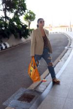 Gauahar Khan holding Villette Tote Bag wearing Gazelle Gucci Mesa White Red shoes, Balmain distressed effect finish jeans, overcoat and sunglasses (6)_6475d349eb248.jpg
