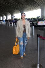 Gauahar Khan holding Villette Tote Bag wearing Gazelle Gucci Mesa White Red shoes, Balmain distressed effect finish jeans, overcoat and sunglasses (8)_6475d3366a720.jpg
