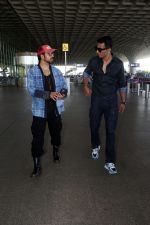 Sonu Sood with Gautam Gulati wearing all jeans, dark glasses and sneakers (19)_6475d8ee63b7d.jpg