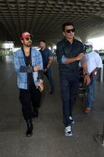 Sonu Sood with Gautam Gulati wearing all jeans, dark glasses and sneakers (21)_6475d926136c9.jpg