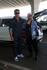 Sonu Sood with Gautam Gulati wearing all jeans, dark glasses and sneakers (8)_6475d8ad16490.jpg