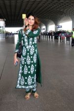 Palak Tiwari dressed in Shia Modal Green Chikankari Kurti Palazzo complimented by golden sandals (11)_64775c438a884.jpg