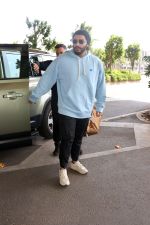Arjun Kapoor with sunglasses on wearing Powder Blue Hooded Sweatshirt and black sweatpant, white sneakars and beanie cap (3)_647827318320c.jpg