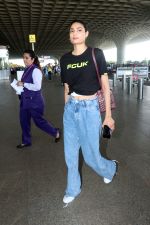 Athiya Shetty wearing black FCUK Logo crop top, Michellecmm high waist baggy blue jeans tagging Goyard Canvas Leather Purse (3)_647871b26d348.jpg