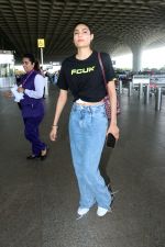 Athiya Shetty wearing black FCUK Logo crop top, Michellecmm high waist baggy blue jeans tagging Goyard Canvas Leather Purse (4)_6478719c23784.jpg
