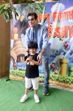 Jeetendra at Tusshar_s son Laksshya Kapoor_s 7th Birthday (4)_6478d9bee25ea.jpg