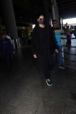 Katrina Kaif, dressed in black and wearing sunglasses and a mask, seen sporting Nike shoes (5)_6478396141ab6.jpg