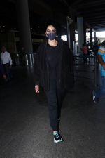 Katrina Kaif, dressed in black and wearing sunglasses and a mask, seen sporting Nike shoes (8)_647839671bd2c.jpg