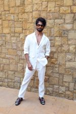 Shahid Kapoor dressed in white shirt and pant and sunglasses promoting his film Bloody Daddy (15)_647873bfdb0d4.jpg