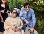 Shobha Kapoor and Jeetendra at Tusshar_s son Laksshya Kapoor_s 7th Birthday (2)_6478d9a14839d.jpg