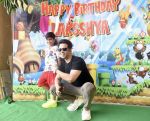 Tusshar Kapoor with son Laksshya Kapoor At Tusshar_s son Laksshya Kapoor_s 7th Birthday (1)_6478d9c1dc1f8.jpg