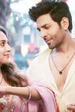 Kartik Aaryan and Kiara Advani SatyaPrem Ki Katha Movie Stills (7)_6479a25b0dde3.jpg