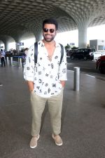 Rithvik Dhanjani wearing sunglasses white shirt khaki pant  (2)_647ac8917f8e0.jpg
