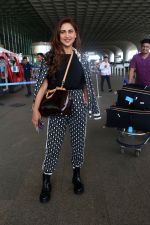 Krystle DSouza holding Louis Vuitton handbag wearing Steve Madden Ankle Boots (8)_647dc65fa1286.jpg