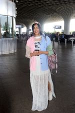 Adah Sharma holding travel folding bag dressed in an urbanic patchwork placket bouse and transparent skirt (13)_647f322ff3797.jpg