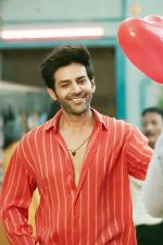 Kartik Aaryan and Kiara Advani SatyaPrem Ki Katha Movie Stills (25)_647f4ff877bf0.jpg