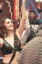 Kartik Aaryan and Kiara Advani SatyaPrem Ki Katha Movie Stills (43)_647f500230950.jpg