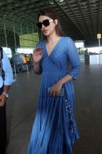Kriti Sanon dressed in all blue gown and sandles (23)_647f366a6a1e2.jpg