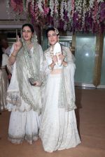 Guests attend Sonnalli Seygall and Ashesh L Sajnani Wedding Ceremony (21)_648059685e7c1.jpg