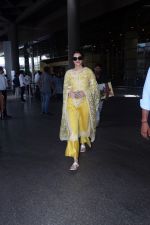 Kriti Sanon dressed in yellow churidar wearing black sunglasses (16)_6480384b6c1bc.jpg