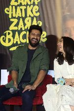 Sara Ali Khan and Vicky Kaushal at Zara Hatke Zara Bachke movie Press Conference (6)_6480948857905.jpg
