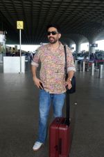 Gulshan Devaiah in a flowery shirt and jeans pant (5)_64817648bc920.jpg