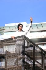 Shah Rukh Khan pose in celebration of the world TV premiere of his film Pathan (39)_64847d0d7b763.jpg