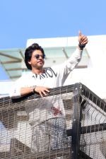 Shah Rukh Khan pose in celebration of the world TV premiere of his film Pathan (61)_64847d2ad7bad.jpg