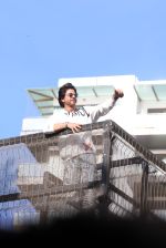 Shah Rukh Khan pose in celebration of the world TV premiere of his film Pathan (62)_64847d2b9ee5a.jpg