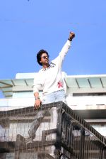 Shah Rukh Khan pose in celebration of the world TV premiere of his film Pathan (63)_64847d2caf894.jpg
