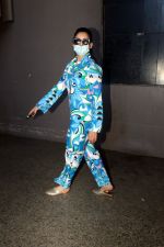 Urvashi Rautela dressed in blue night suit mask and sunglasses (17)_6484025572793.jpg