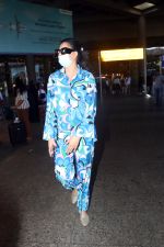 Urvashi Rautela dressed in blue night suit mask and sunglasses (2)_6484028e34c08.jpg