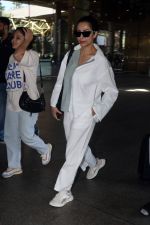 Malaika Arora dressed comfortably at the airport (10)_6485a096c4e97.jpg