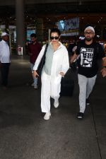 Malaika Arora dressed comfortably at the airport (7)_6485a092d1d2d.JPG