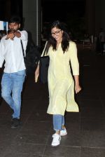 Rashmika Mandanna dressed in yellow kameez and blue jeans (1)_64858bfedf86f.jpg