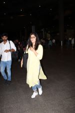 Rashmika Mandanna dressed in yellow kameez and blue jeans (4)_64858c0221404.JPG