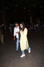 Rashmika Mandanna dressed in yellow kameez and blue jeans (5)_64858c04428b3.JPG